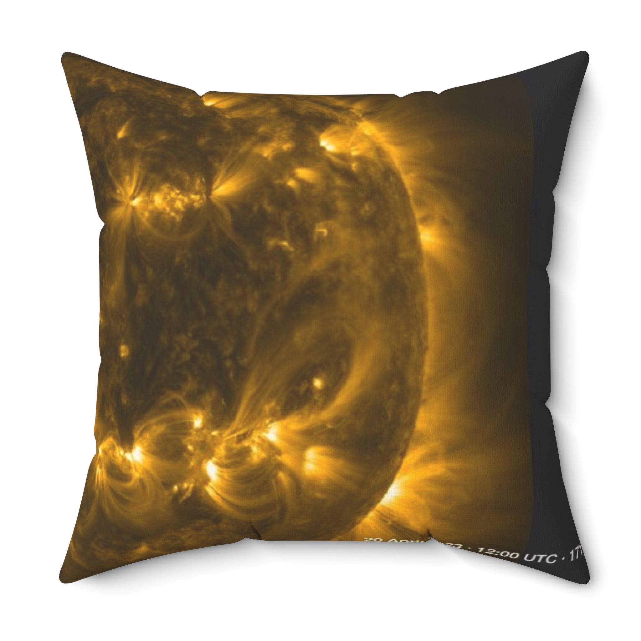 Solar 171Å — 2023-04-20 · Throw Pillow