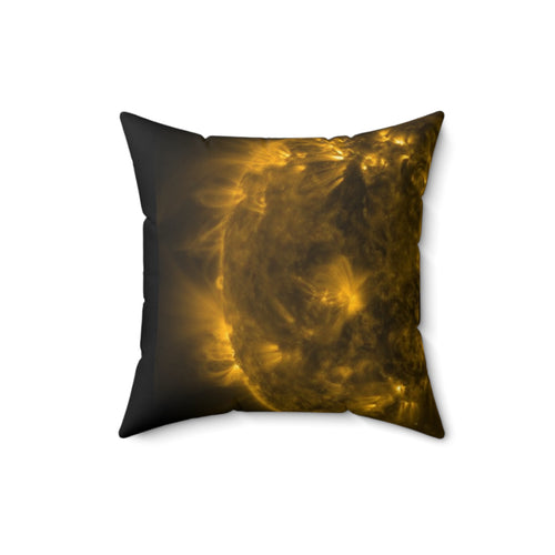 Solar 171Å — 2023-04-20 · Throw Pillow